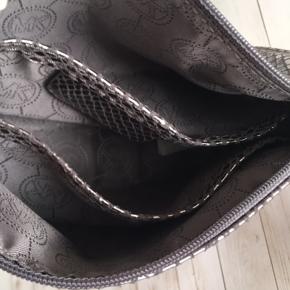 Michael Kors Limited Edition Cosmetic Bag NWOT Rare - Picture 7 of 16